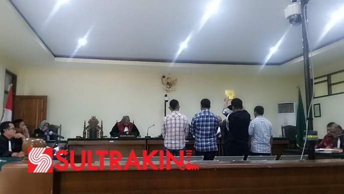 Empat saksi KPK saat menghadiri sidang di Pengadilan Tipikor Kendari, Rabu (28/11/2018). (Foto Ifal Chandra/SULTRAKINI.COM)