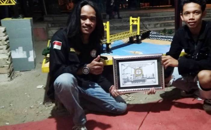 Mahasiswa USN Kolaka juara 1 di Lomba Pekan Ilmiah dan Kongres Regional di Universitas Sulawesi Tenggara. (Foto: Zulfikar/SULTRAKINI.COM)