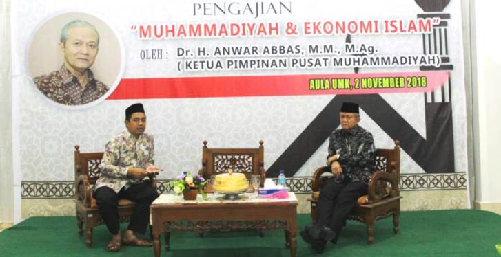 Ketua Pimpinan Pusat Muhammadiyah (PPM), Anwar Abbas dan Rektor UMK, Muhammad Nur dalam pengajian di UMK, Jumat (2/11/2018). (Foto: UMK)