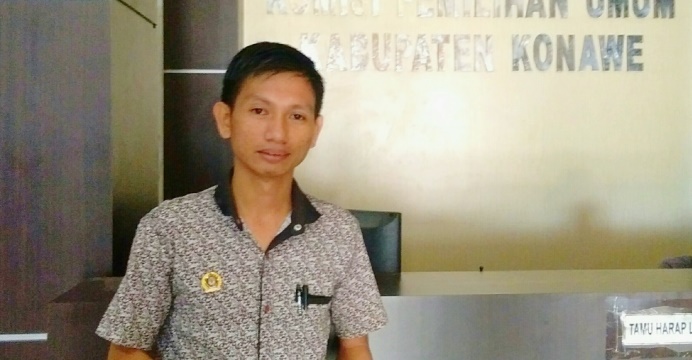 Koordinator Divisi SDM dan Parmas KPU Konawe, Andang Masnur. (Foto: Mas Jaya/SULTRAKINI.COM)