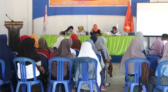 Suasana Sosialisasi Pengawasan Partisipatif kaum perempuan dalam menyukseskan Pemilihan Umum 2019, Rabu (05/12/2018). (Foto: Akhir Sanjaya/SULTRAKINI.COM)