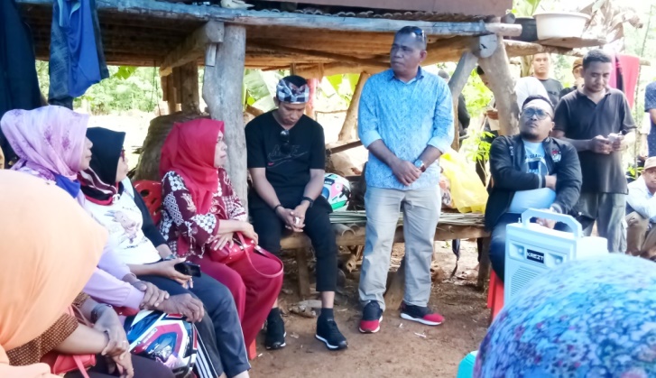 Sosialisasi KPU Sultra di perkebunnan warga Desa Latompe, Kabupaten Muna Barat. (Foto: Akhir Sanjaya/SULTRAKINI.COM)