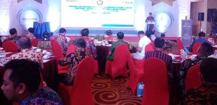 Peresmian 100 persen berlistrik se-Sulawesi oleh PLN Regional Wilayah Sulawesi di salah satu hotel di Kota Kendari, Kamis (27/12/2018). (Foto: Hasrul Tamrin/SULTRAKINI.COM)