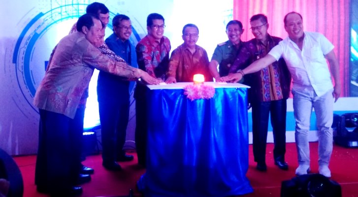 Peresmian 100 persen berlistrik se-Sulawesi oleh PLN Regional Wilayah Sulawesi di salah satu hotel di Kota Kendari, Kamis (27/12/2018). (Foto: Hasrul Tamrin/SULTRAKINI.COM)