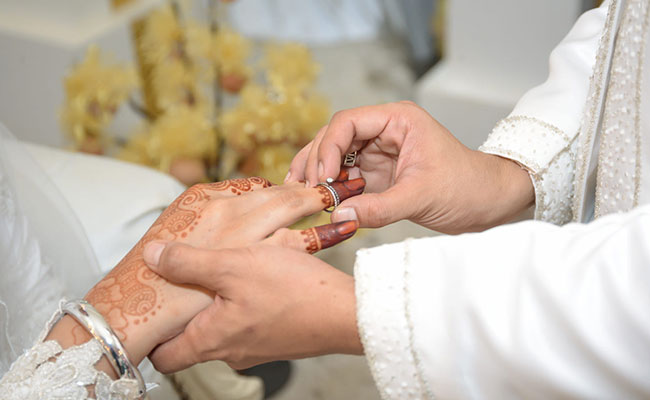 Pernikahan terpaut beda usia Ilustrasi foto : buddhazine.com