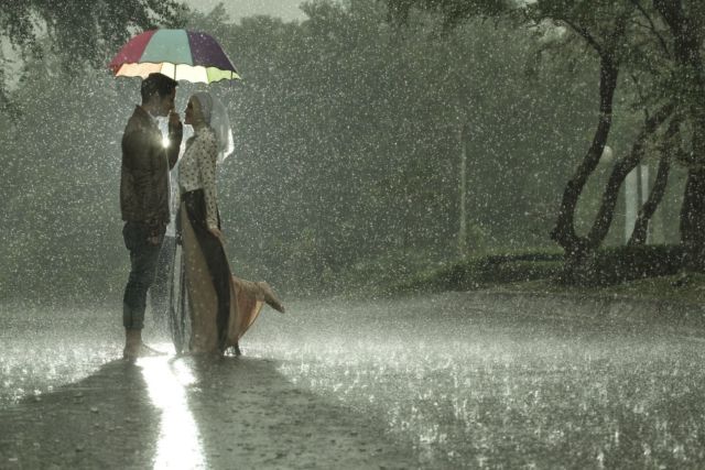 Terciptanya Payung Berawal Dari Kisah Romantis Pasutri (Foto Hipwee)