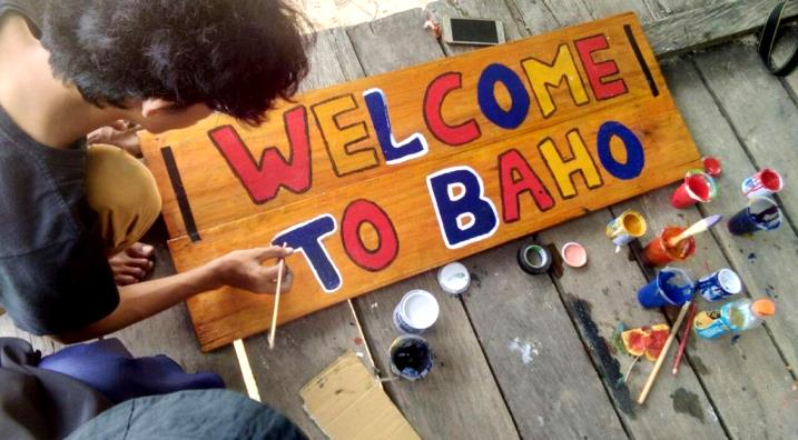 Papan nama Dusun Baho dibuat para relawan. (Foto: Dok.SULTRAKINI.COM)