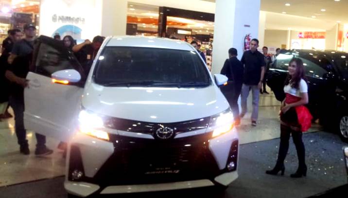 Launching Mobil Toyota New Avanza Veloz dan Grand New Avanzadi pusat perbelanjaan di Kota Kendari, Minggu (20/1/2019). (Foto: Wa Rifin/SULTRAKINI.COM)
