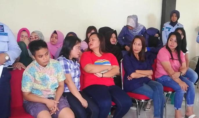Warga binaan wanita Lapas Kelas II A Baruga saat mengikuti proses perekaman KTP-el, Kamis (24/1/2019). (Foto. Wayan Sukanta/SULTRAKINI.COM).