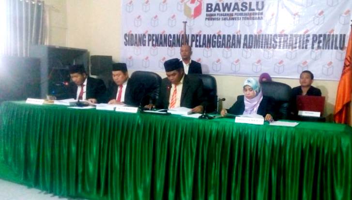 Sidang sengketa administrasi terkait tujuh caleg Wakatobi pindah partai di Aula Bawaslu Sulawesi Tenggara pada 31 Desember 2018. (Foto: Istimewa)
