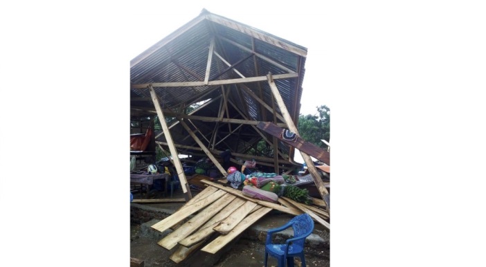 Kondisi rumah warga di Desa Pangi-pangi, Kecamatan Poli-polia, Kabupaten Kolaka Timur (Koltim) usai diterjang puting beliung. (Foto: Istimewa)