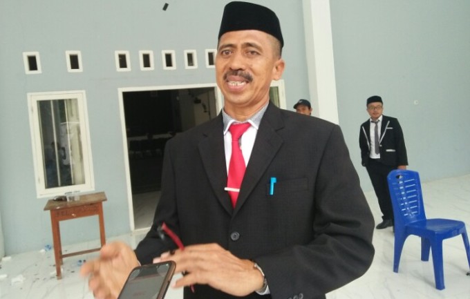 Kepala Dikbud Buteng, Abdullah. (Foto: Ali Tidar/SULTRAKINI.COM).