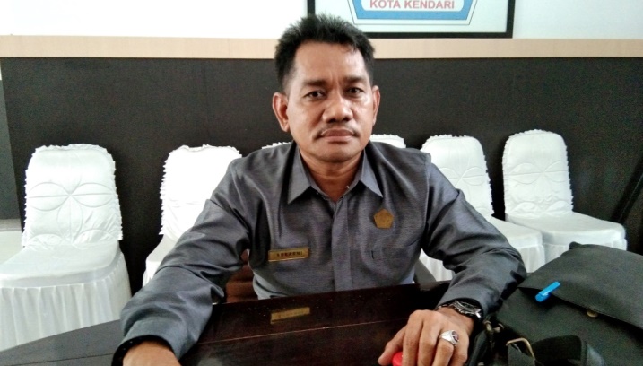 Panitia Pemilihan Wakil Wali Kota Kendari, Sukarni Ali Madya, Senin (25/2/2019). (Foto: La Niati/SULTRAKINI.COM)