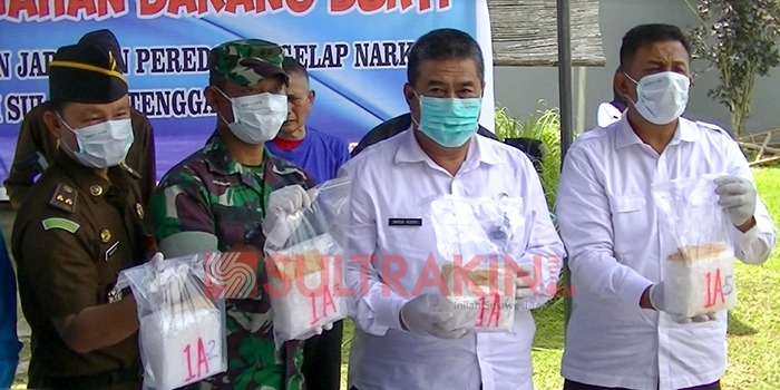 Pemusnahan sabu sebanyak 5 Kg oleh BNNP Sultra, Kamis (21/2/2019). (Foto: Wayan Sukanta/SULTRAKINI.COM).