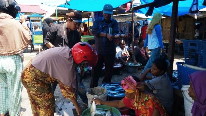 Ketua Fraksi Asri DPRD Wakatobi, La Moane Sabara, mengunjungi Pasar Sentral Wakatobi, Rabu (6/3/2019).