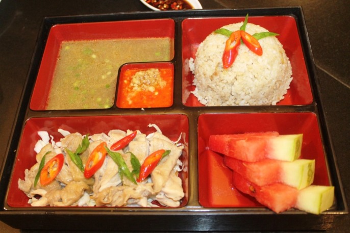 Promo Hainan Chicken Rice Plaza Inn Kendari By Horison. ( Foto: Wa Rifin/SULTRAKINI.COM).