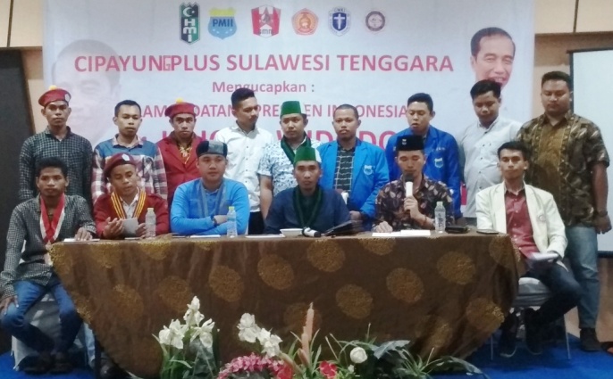 Kelompok Cipayung Plus Sultra saat konferensi pers, Jumat (1/3/2019). (Foto: Maykhel Rizky/SULTRAKINI.COM).