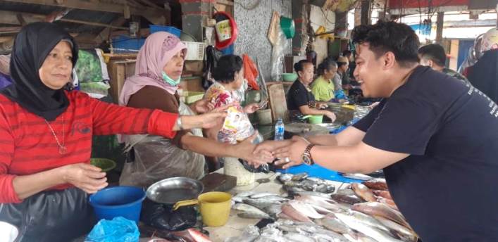 Yudianto Mahardika bertemu pedagang di Pasar Anduonohu, Kota Kendari. (Foto: Istimewa)