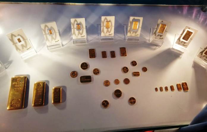 Berbagai produk emas yang ditawarkan PT Antam. (Foto: Ulul Azmi/SULTRAKINI.COM).