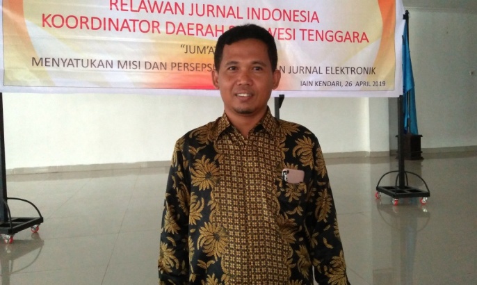 Pengelola Jurnal Li Falah IAIN Kendari, Sodiman. (Foto: Muh Yusuf /SULTRAKINI.COM).