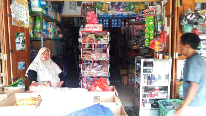 Nampak salah seorang pedagang di Pasar Kaloko, Kecamatan Pasarwajo, Buton, Ibu Haji Rasyid, Selasa (30/4/2019). (Foto: La Ode Ali/SULTRAKINI.COM).