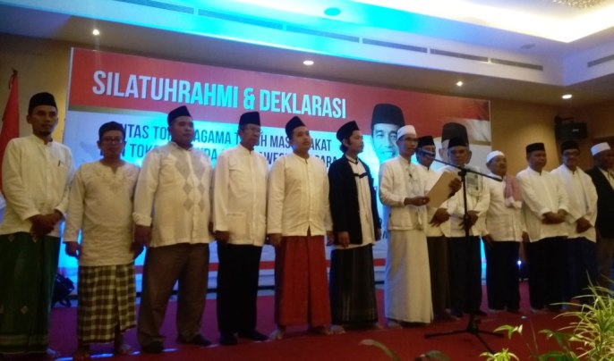 Suasana deklarasi tokoh agama, tokoh masyarakat dan tokoh pemuda untuk pasangan Jokowi-Ma'ruf, Sabtu (13/4/2019) malam. (Foto : Hasrul Tamrin/SULTRAKINI.COM).