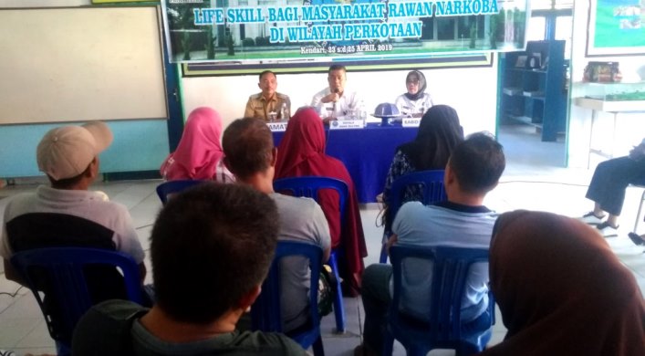 Bimbingan teknis life skill kepada masyarakat rawan narkoba di Kelurahan Sanua, Kota Kendari, Selasa (23/4/2019). (Foto: Hasrul Tamrin/SULTRAKINI.COM)