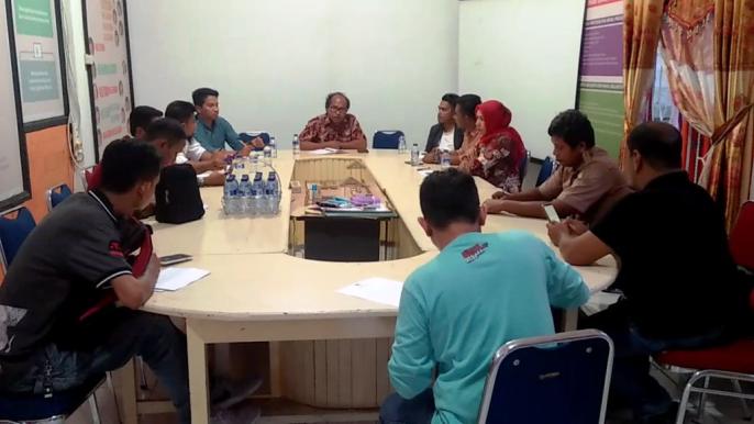 Rapat koordinasi di Kantor KPU Buton terkait akan dilaksanakannya PSU di TPS 4 Kelurahan Kombeli, Kecamatan Pasarwajo pada 27 April mendatang, Selasa (23/4/2019). (Foto: La Ode Ali/SULTRAKINI.COM).