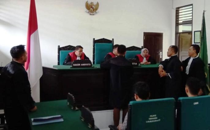 Sidang dakwaan dua caleg PKS di Pengadilan Negeri Kendari, Selasa (23/4/2019). (Foto: Emil untuk SULTRAKINI.COM).