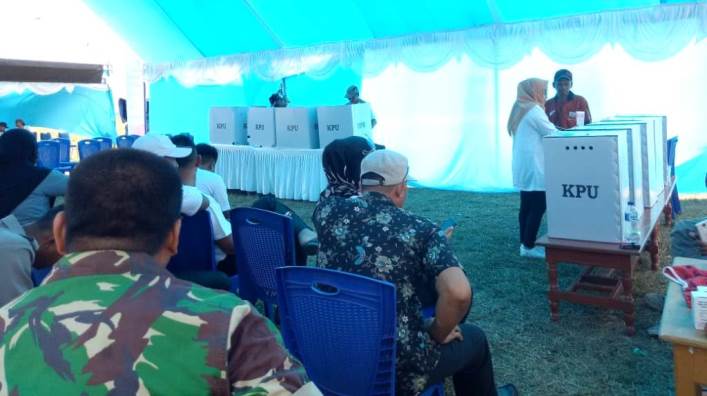 Simulasi pemungutan suara di Kecamatan Ladongi, Kabupaten Koltim, Kamis (4/4/2019). (Foto: Wulandari/SULTRAKINI.COM)