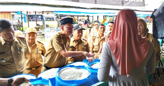 jelang Ramadan di Pasar Mekongga, Selasa (30/4/2019). (Foto: Dok.SULTRAKINI.COM)