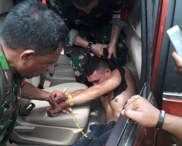AP eks tentara saat disergap tim gabungan Polisi dan TNI di Kendari, Rabu (1 Mei 2019). Foto: Istimewa.