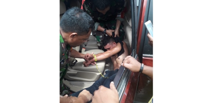 Detik-detik pelaku ditangkap aparat gabungan TNI-Polri, Rabu (1/5/2019). (Foto: Istimewa)