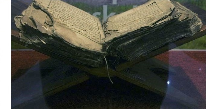 Al Quran tertua tulisan tangan dan menjadi bukti sejarah dari Kerajaan Muna. (Foto: Antaranews)