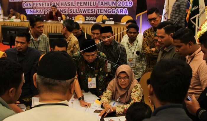Rapat pleno terbuka penghitungan suara KPU Sultra. (Foto: Antaranews)