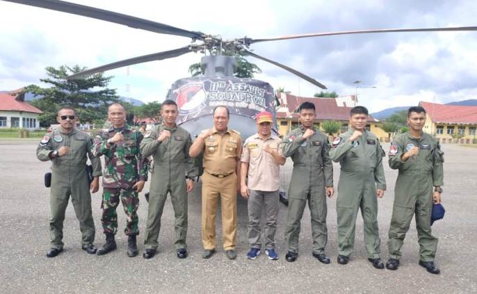 Bupati dan Wakil Bupati Konut Ruksamin-Raup saat berpose di Komando XIV Hasanuddin Makassar. (Foto: Istimewa)