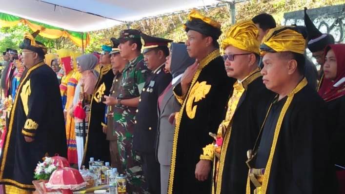 Gubernur Sultra, Ali Mazi menjadi Irup pada HUT Pasarwajo ke-16 di Alun-alun Kompleks Perkantoran Takawa, Senin (10/6/2019). (Foto: Istimewa)