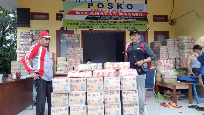 Posko Peduli Banjir di Kecamatan Dangia, Kabupaten Kolaka Timur, Kamis (13/6/2019). (Foto: Wulandari/SULTRAKINI.COM)