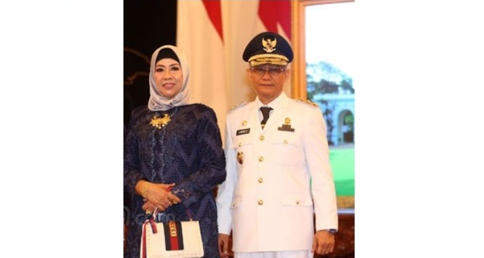 Sulawesi istri tenggara gubernur Istri Gubernur