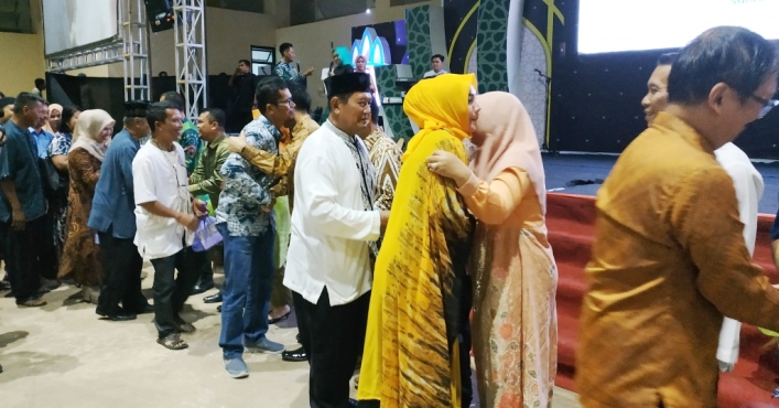PT Antam Pomalaa Halal Bihalal bersama warga dan karyawan di gedung Antam Sport Center, Rabu (19/6/2019). (Foto: Istimewa)