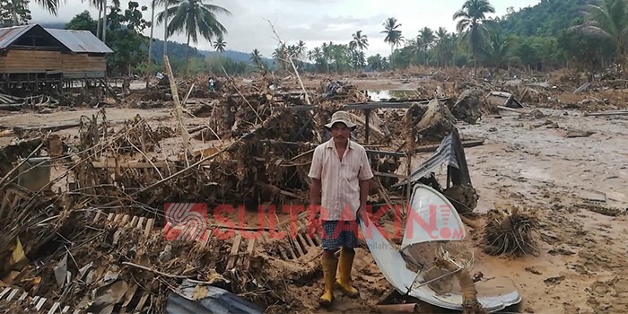 Kondisi pemukiman rumah warga Desa Tapuwatu yang kini hanya meninggalkan lahan kosong pascabanjir bandang. (Foto: Wayan Sukanta/SULTRAKINI.COM)