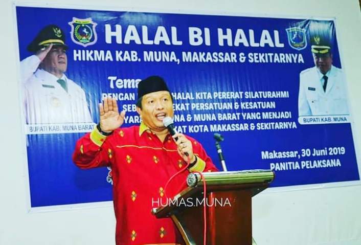 Bupati Muna, LM. Rusman Emba saat memberi sambutan dikegiatan Halal Bil Halal Hikma di Makassar (Foto : Istimewa)