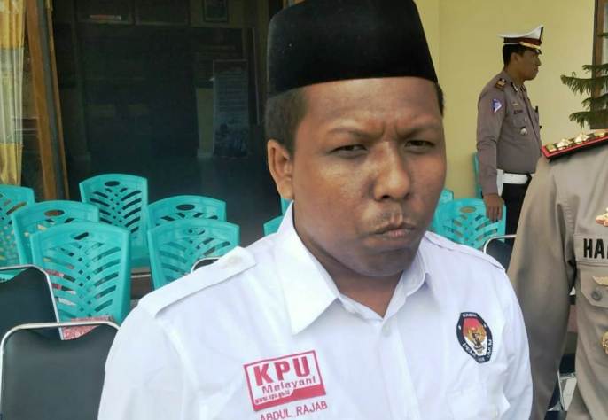 Ketua KPUD Wakatobi, Abdul Rajab (Foto: Amran Mustar Ode/SULTRAKINI.COM)