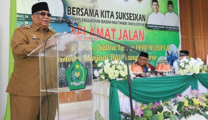 Ali Mazi melepas calon haji asal Sultra, Senin (22/7/2019). (Foto: Istimewa)