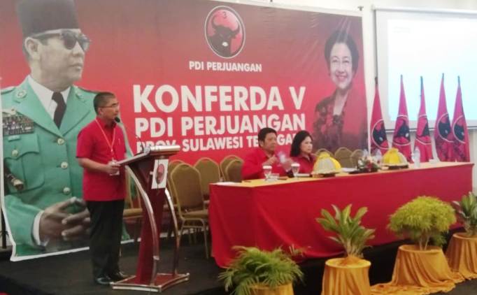 Ketua DPD PDIP Sultra Abu Hasan saat memberikan sambutan di Konferd V PDIP Sultra, Sabtu (27/7/2019). (Foto: La Niati/SULTRAKINI.COM)