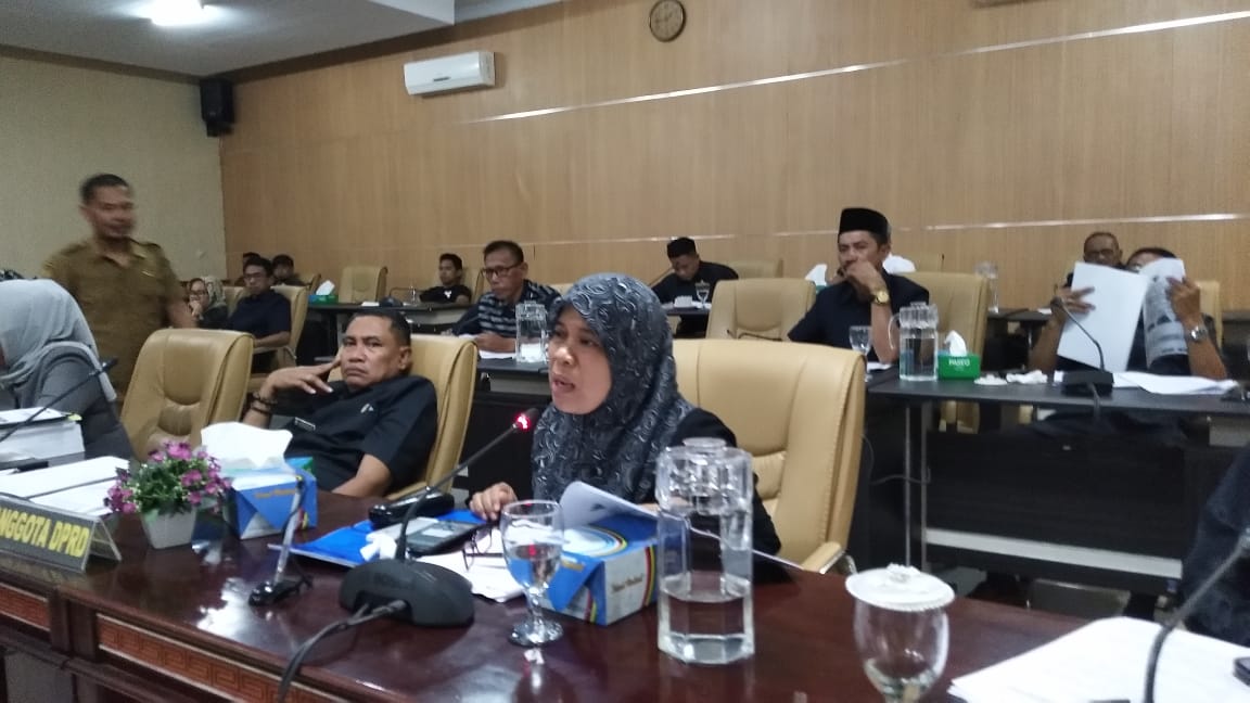 Suasana rapat kerja bersama DPRD dan Pemda Wakatobi tentang pertanggung jawaban APBD tahun 2018, Senin (8/7/2019). (Foto: Amran Mustar Ode/SULTRAKINI.COM)