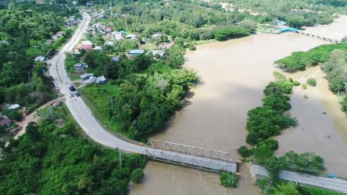 Dampak limpasan Sungai Konaweha di Kabupaten Konawe yang memutuskan Jembatan Ameroro. (Foto: BPJN untuk Sultrakini.com)