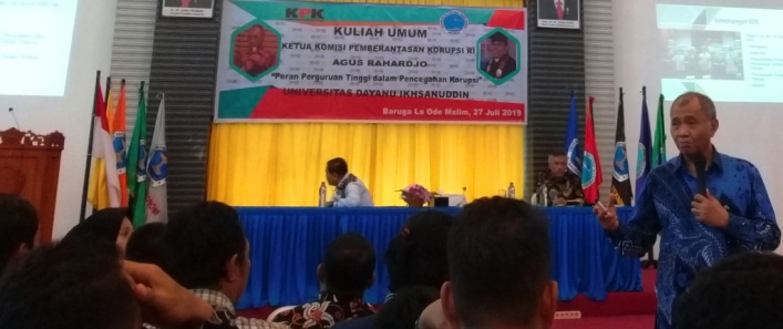 Ketua KPK Agus Rahardjo saat memberikan materi pada kuliah umum di Universitas Dayanu Ikhsanuddin Baubau, Sabtu (27/7/2019) (Foto: Aisyah Welina/SULTRAKINI.COM)
