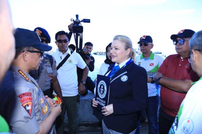 Kapolri Jendral Pol Tito Karnavian saat berada di Manado dalam acara WASI yang diikuti 3.100 penyelam. (Foto: Istimewa)