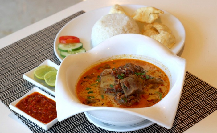 Menu Promo Food Iga Soto Tangkar Plaza Inn Kendari by Horizon (Foto: Wa Rifin/SULTRAKINI.COM)